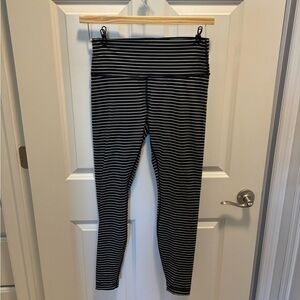 Lululemon Wunder Under High-Rise Tight 28” in Black and White Stripe (Size 10)